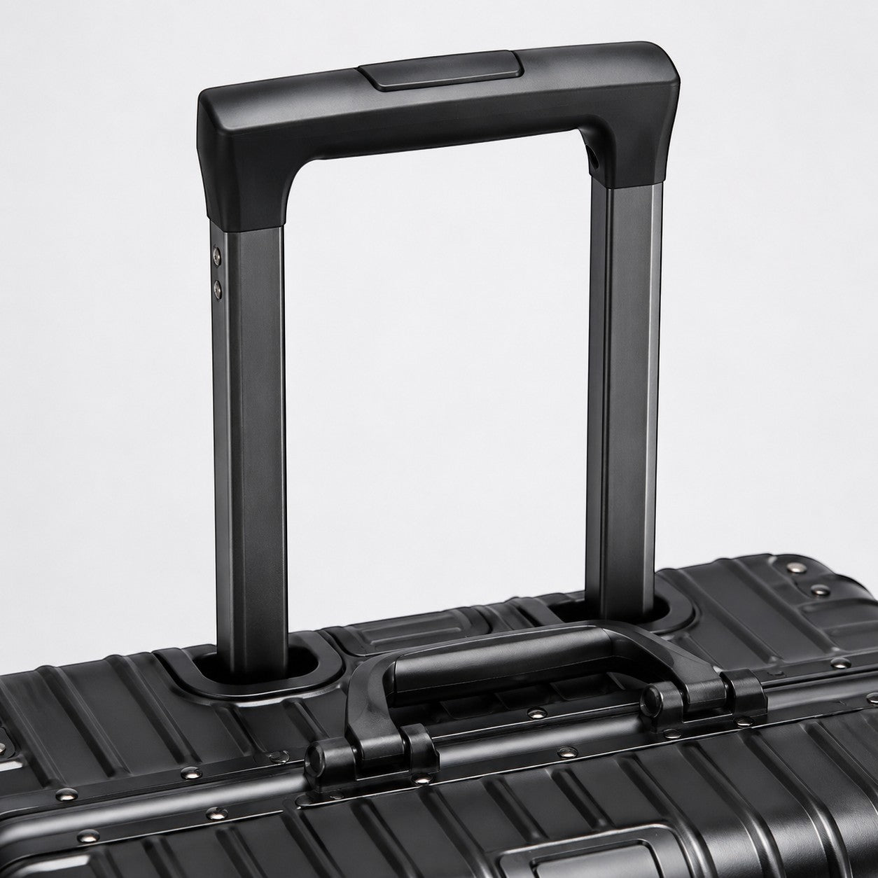 CASE.01 aluminum suitcase with black telescoping handle and side handle. Minimalist design.