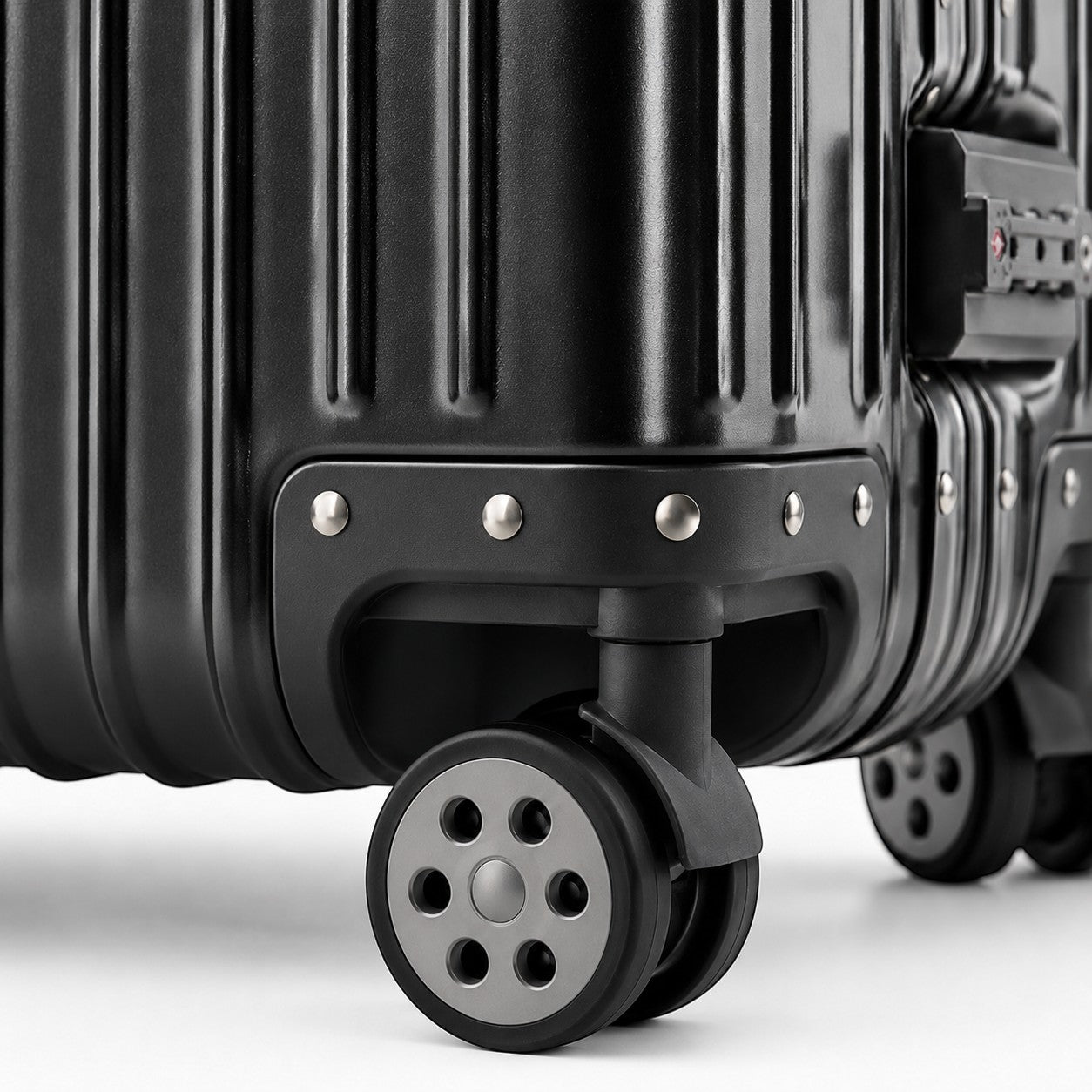 CASE.01 black aluminum suitcase with four spinner wheels and TSA lock. Minimalist design.